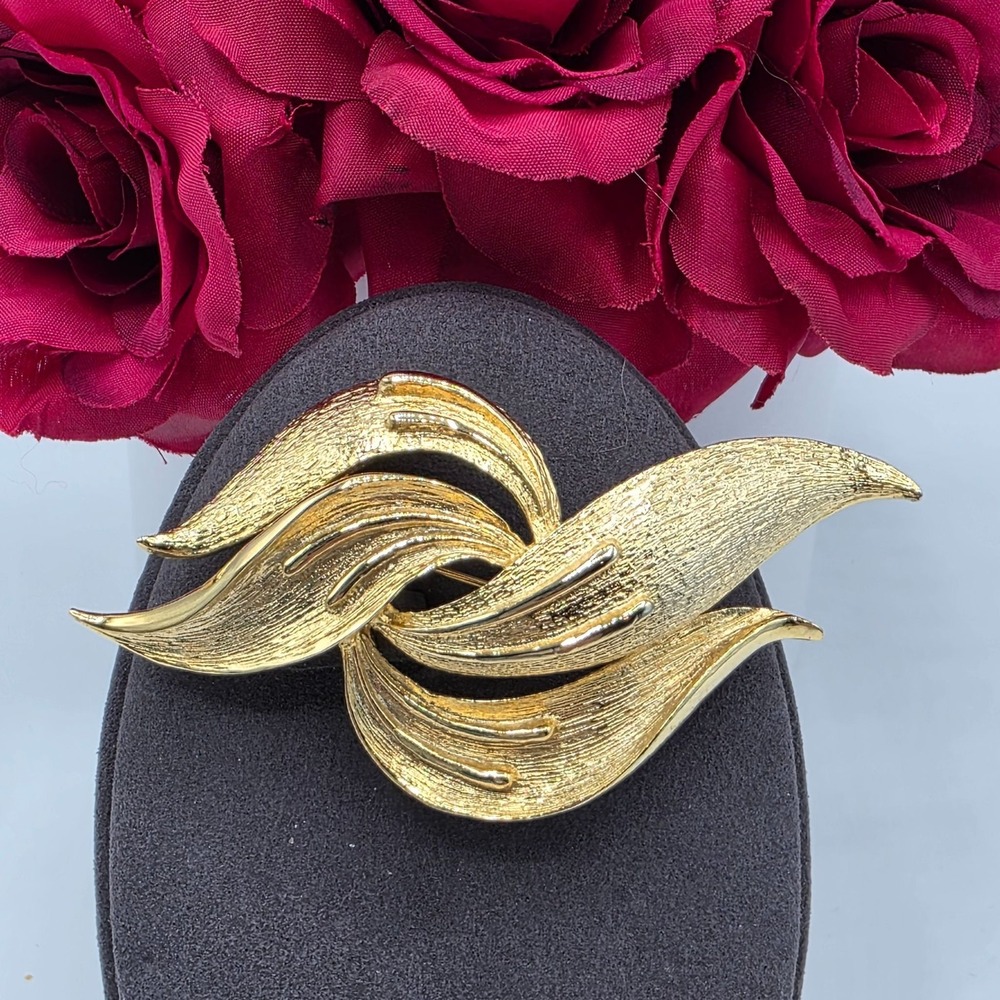 Vintage Don-Lin Gld Tone Leaf‎ Brooch Mid Century Modernist Abstract Swirl Pin